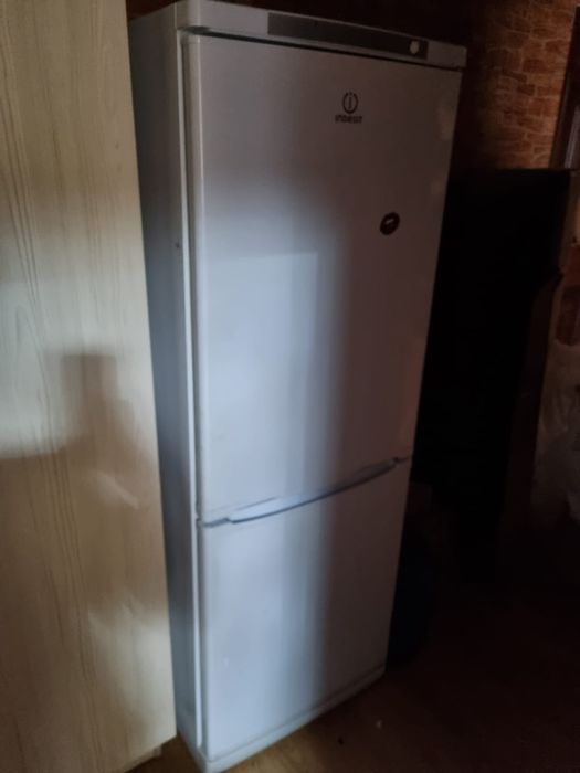 Холодильник INDESIT на запчасти