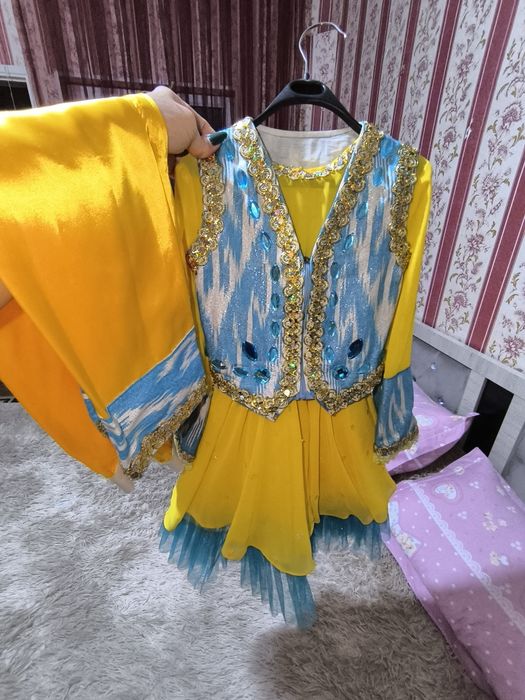 Продаются костюмы для девочек.