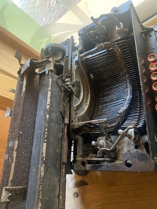 Стара пишеща машина.