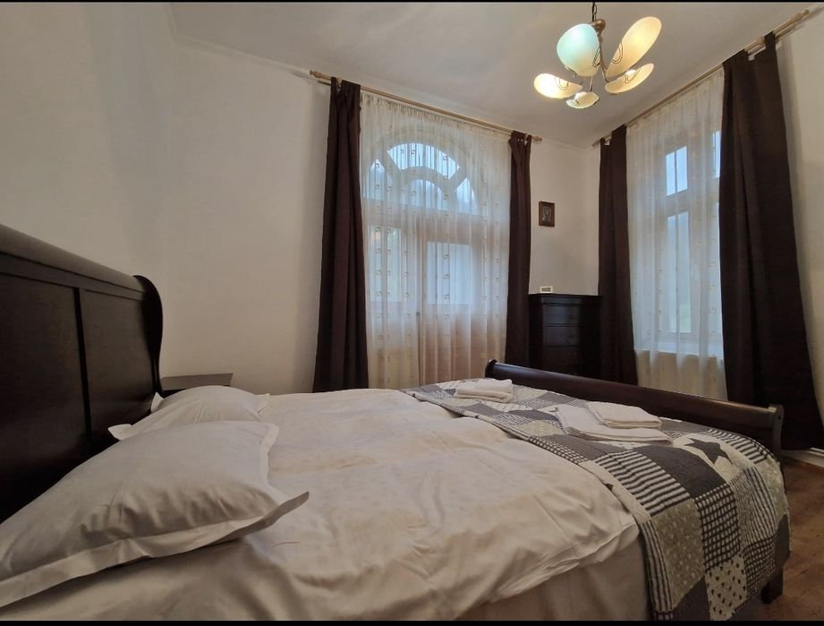 De vanzare apartament 3 camere, Sinaia, centru, renovat