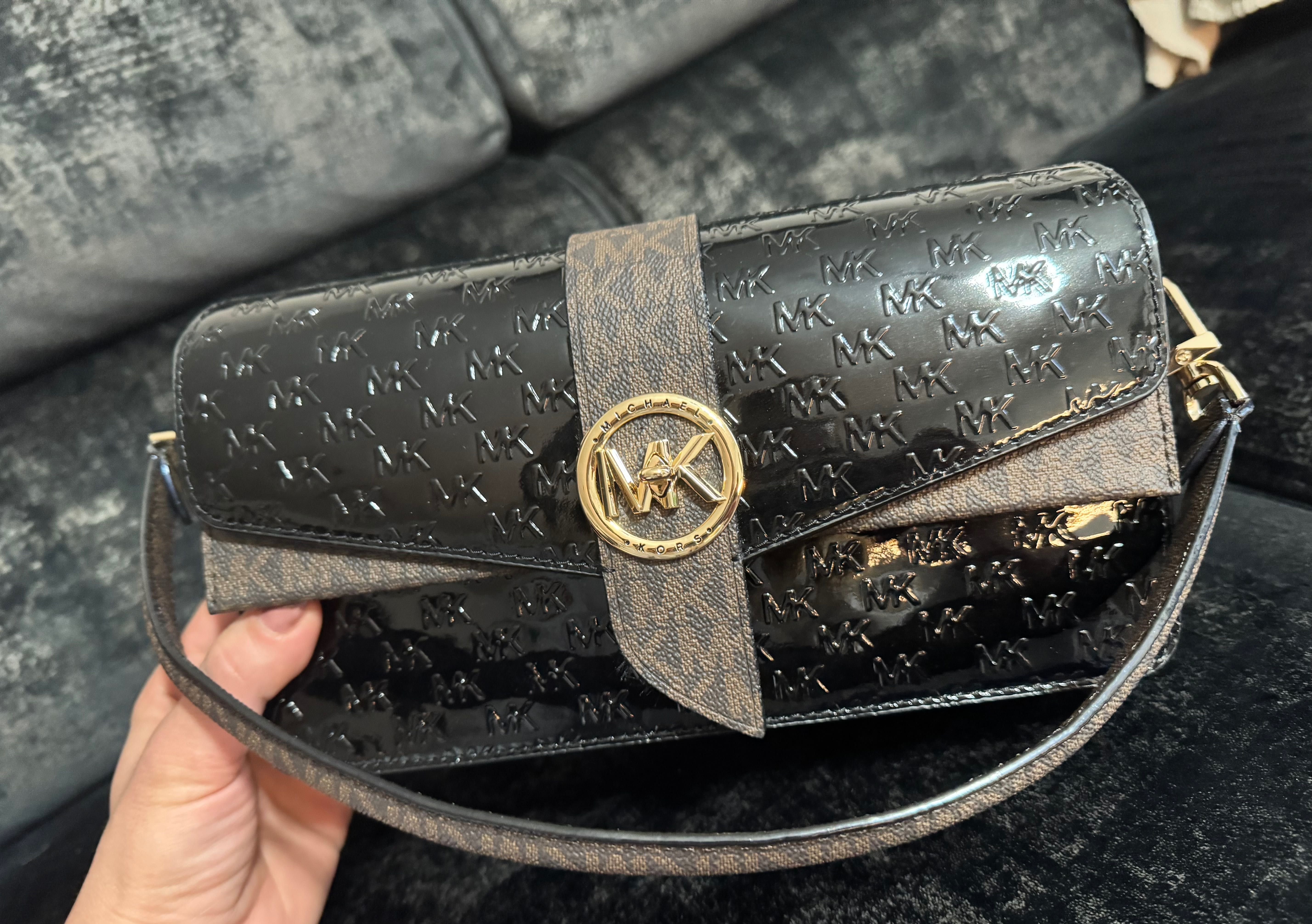 Дамска чанта на марката Michael Kors