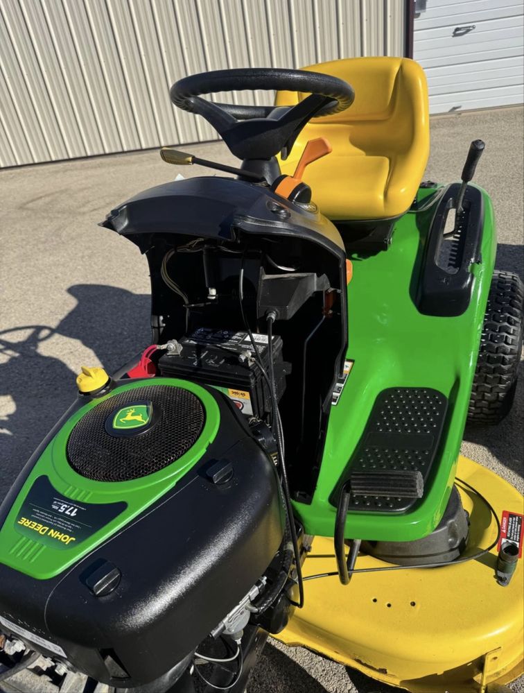 Тракторна моторна косачка John Deere D 105 Auto