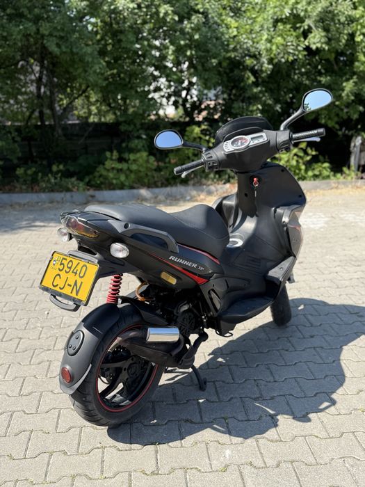 Gilera Runner 50cc 2T – Scuter sport italian, răcire lichid,frane disc