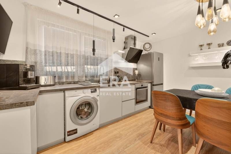 Едноетажна, ексклузивна, ремонтирана и обзаведена къща за продажба, с