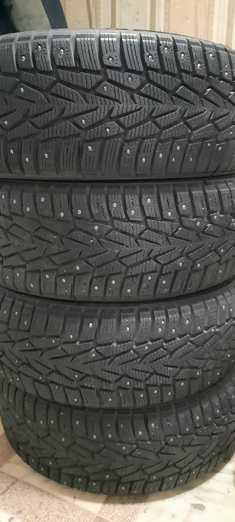 Шипованые. Как новые. Nokian.