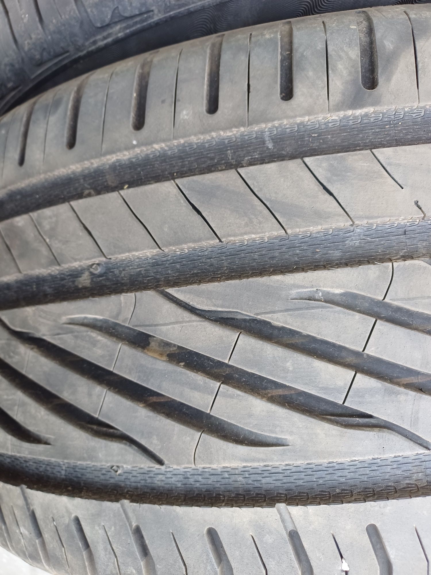 Гуми 255/40/19 Унироял