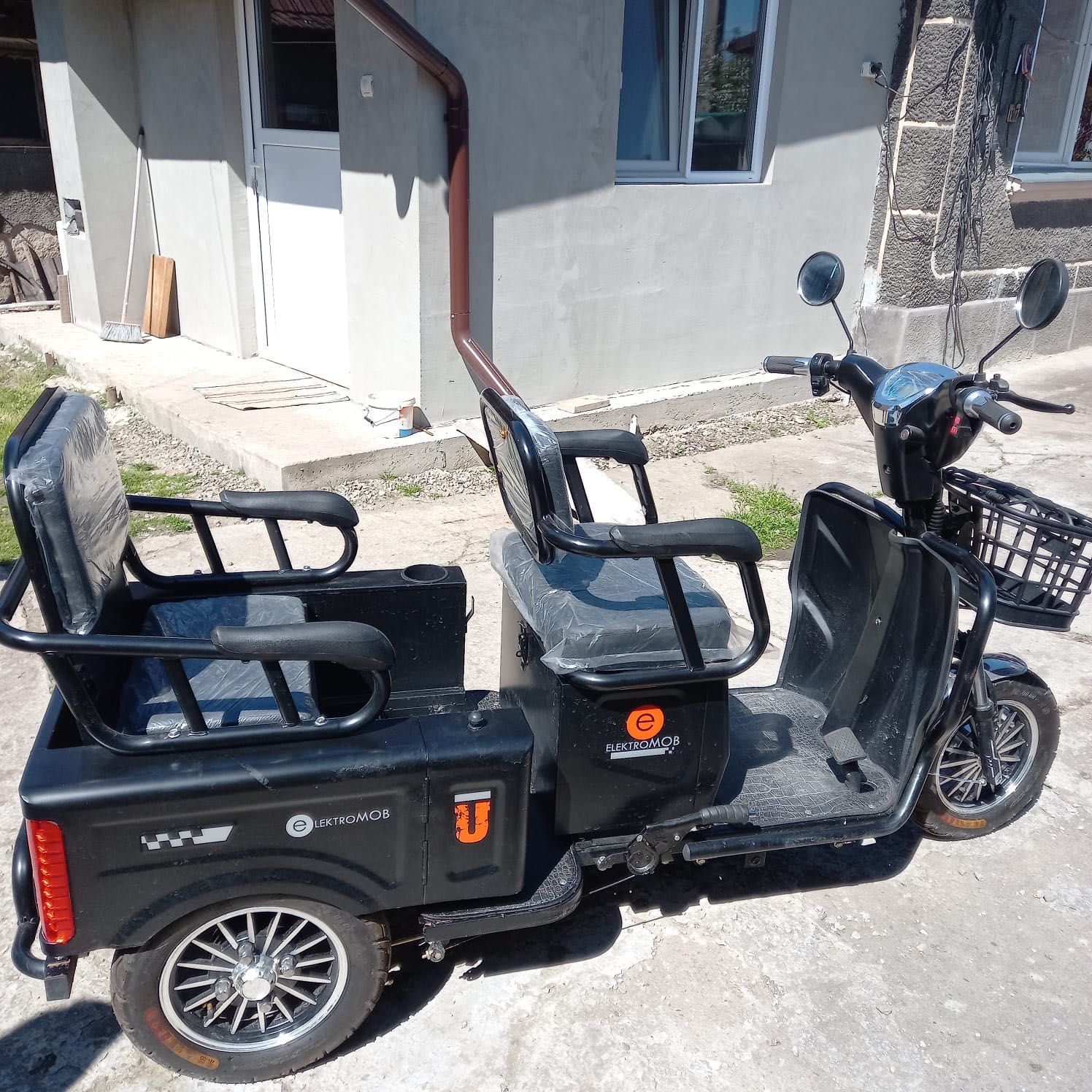 Moped electric cu 2 scaune