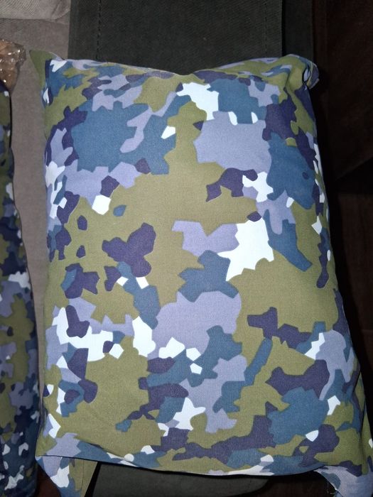 Vând costum de intemperii, nou, pret 140 lei