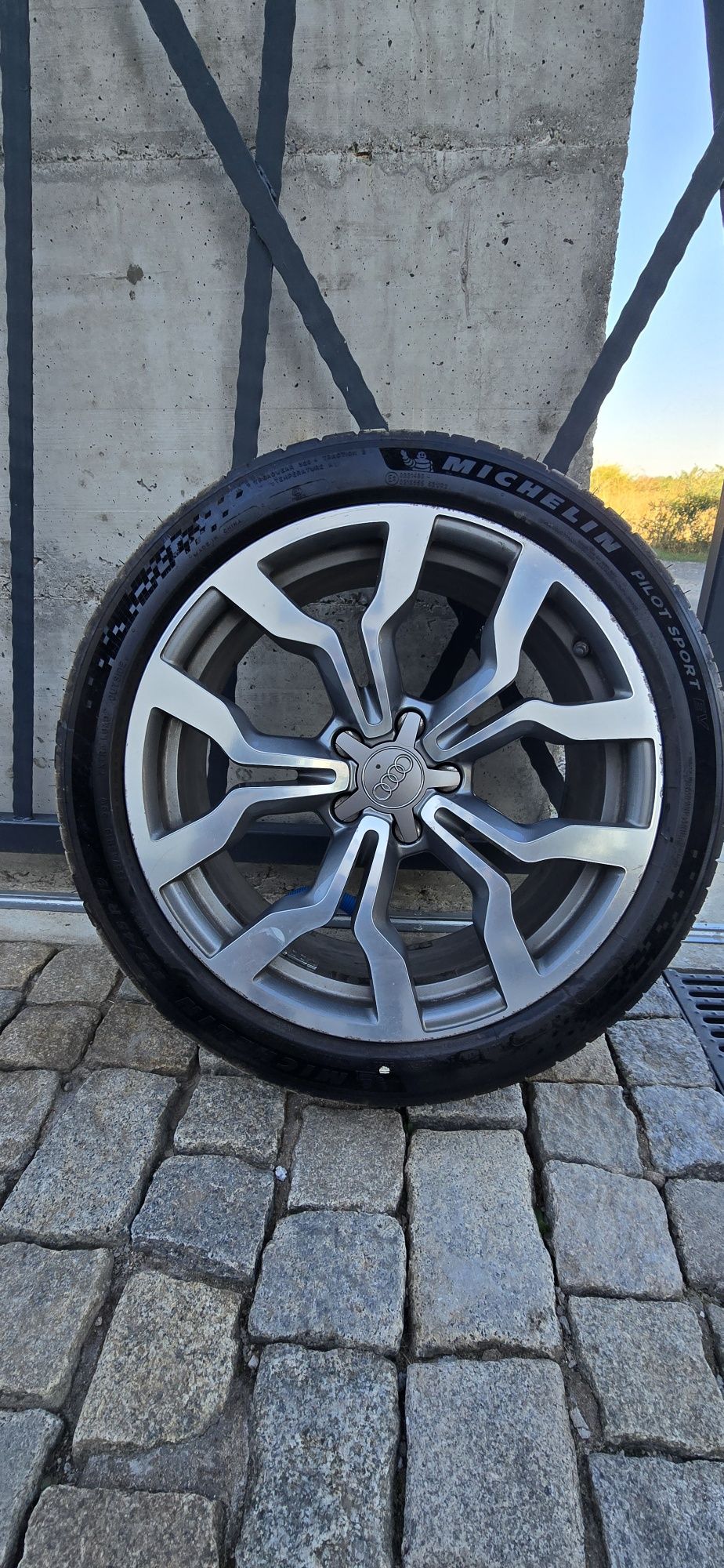 Гуми MICHELIN 235 45 19
