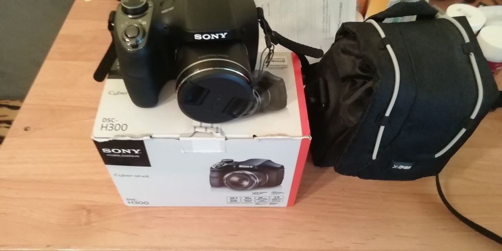 Фотоапарат SONI DSC H300