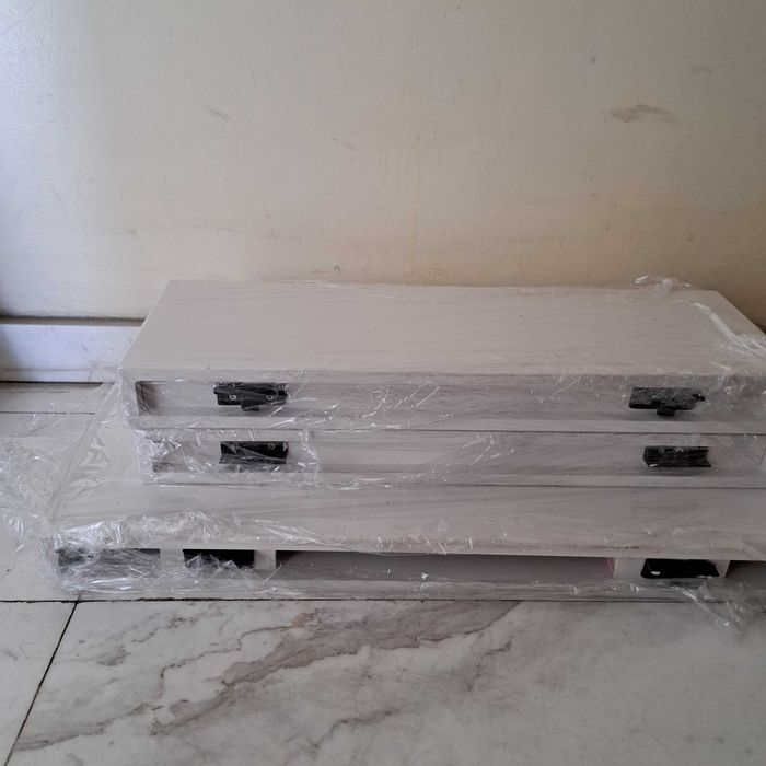 Бели  рафтове MDF