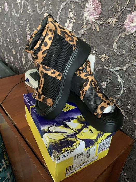 Продам Босоножки женские Модные