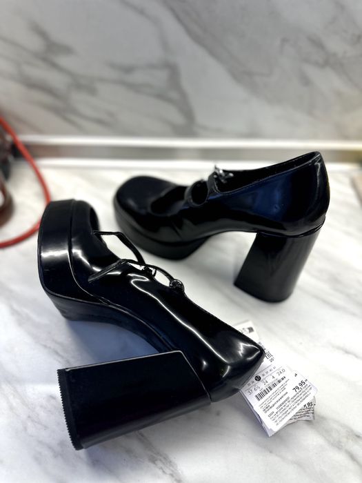 Обувки и сандали на ток Манго и Бершка