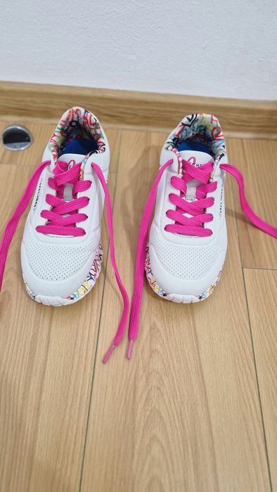 Adidasi fete skechers