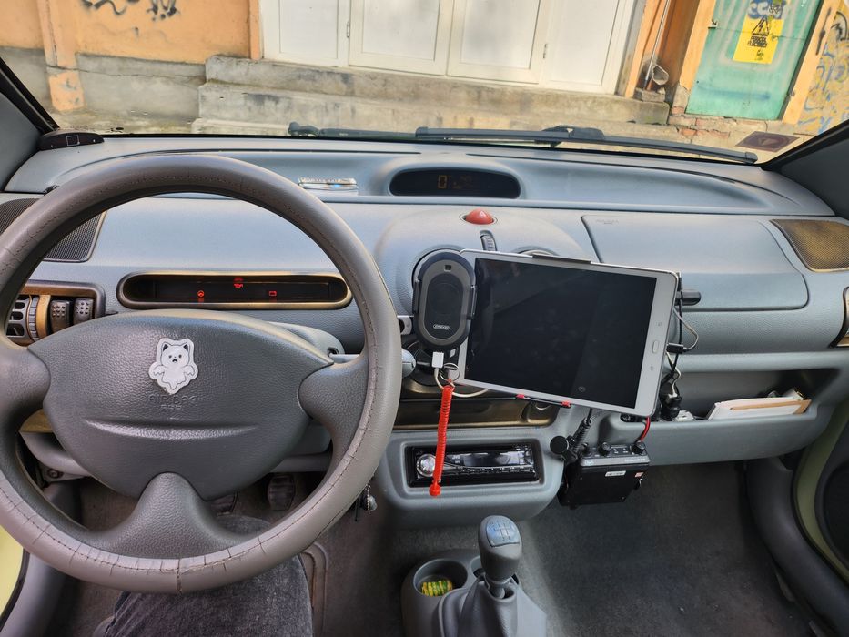 Twingo an2006. 1180 euro/6000ron