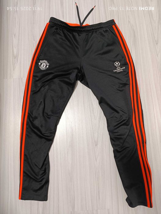 ''Adidas Manchester United''оригинално мъжко долнище Л размер