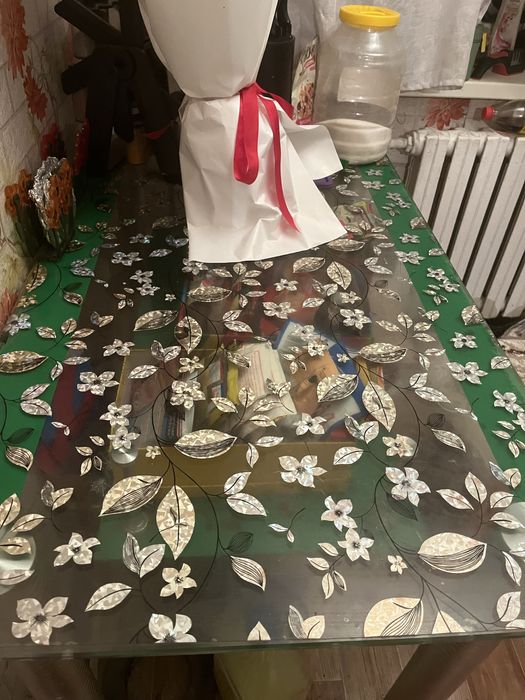 Продам стекляный стол