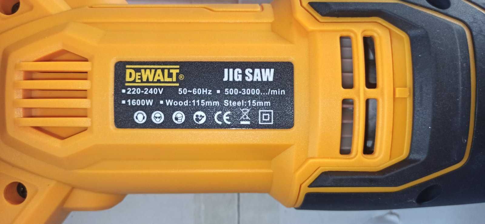 Саблен трион DeWALT