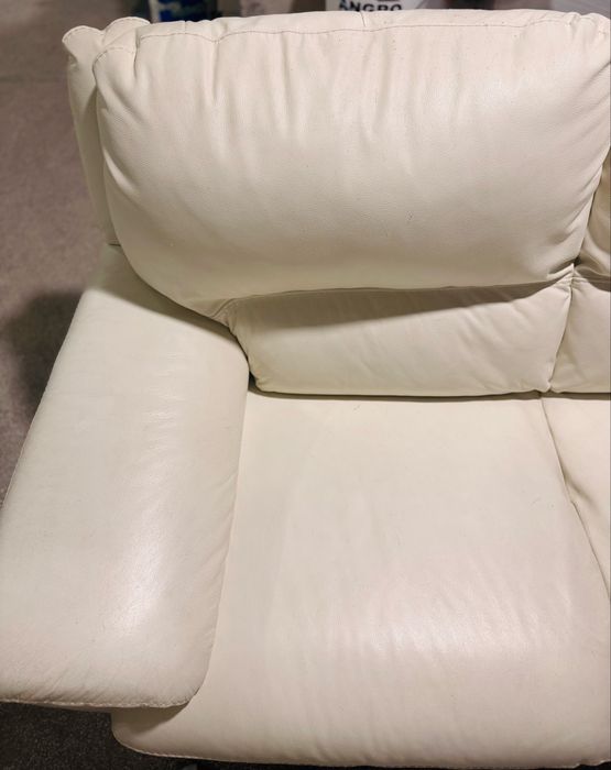 Двуместен диван от естествена кожа