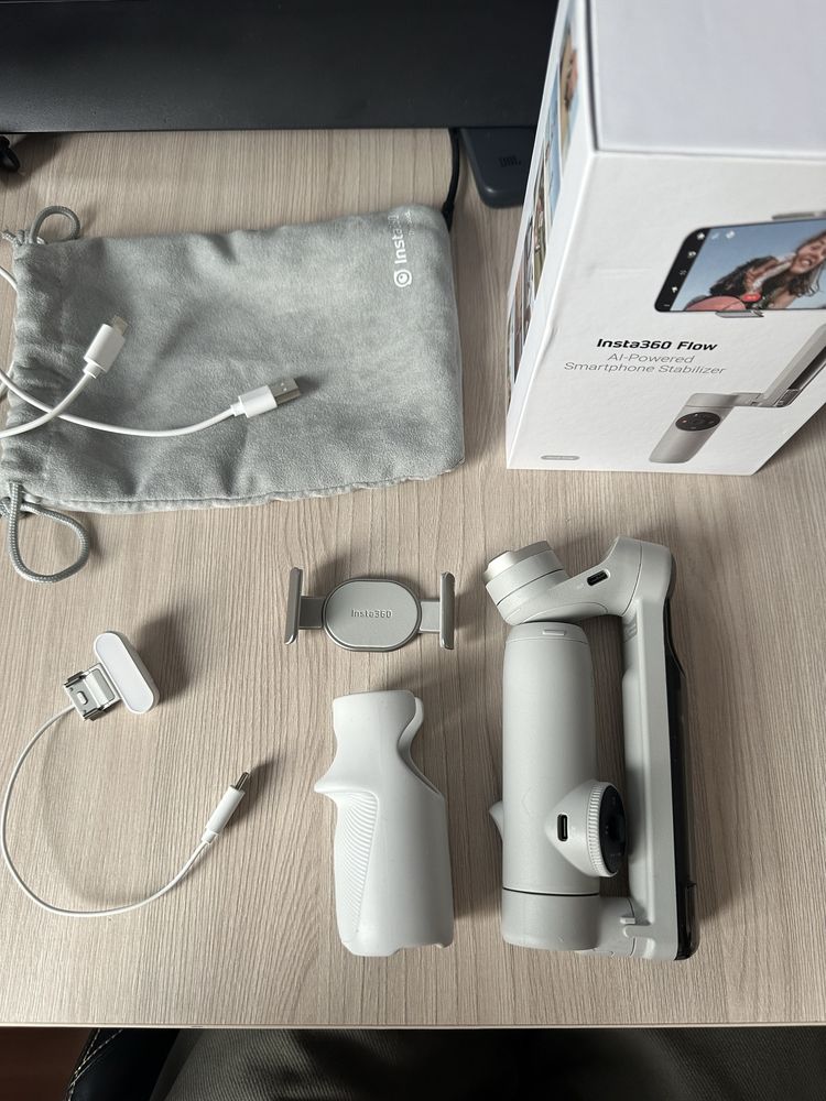 Стабилизатор Insta360 Flow