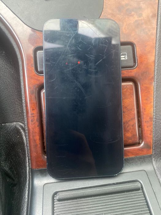 Продам Айфон 13