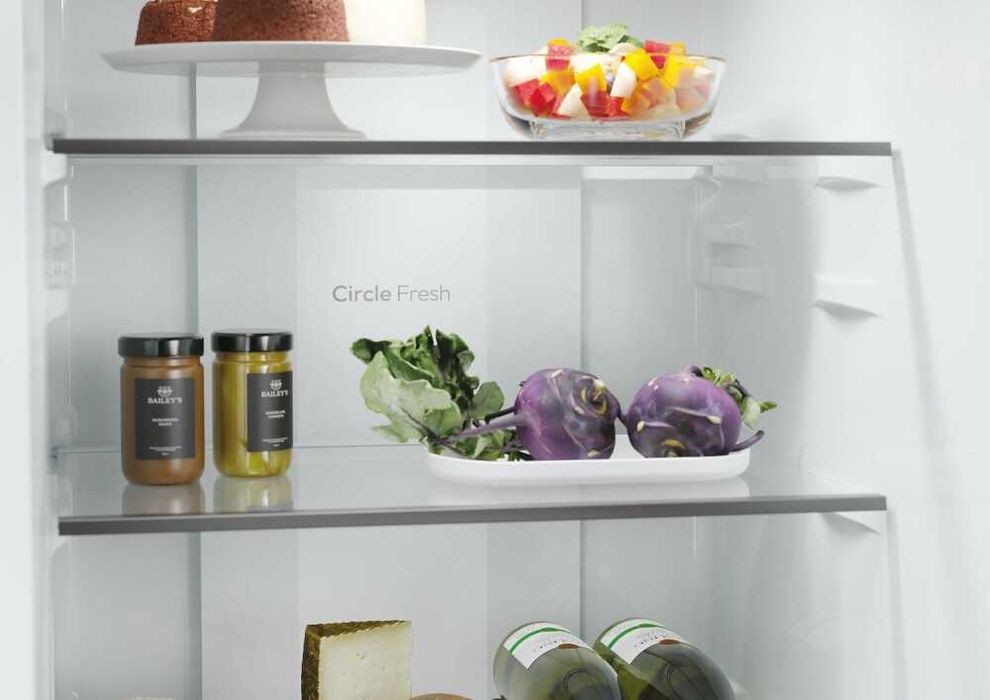 Нов Total No Frost хладилник с фризер Candy 279 л 183/55/60 см