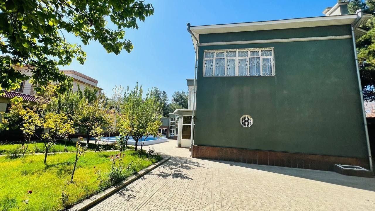 срочно продается Евродом Академик городок  ул немат 11-соток широкий ф
