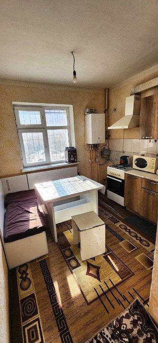 2 хоналик квартира 1 этаж, кирпичный дом, 7 микр