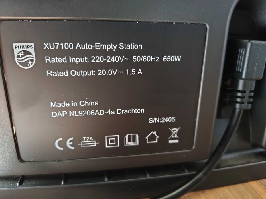Робот прахосмукачка Philips XU71100/01 автоматична изпразваща станция