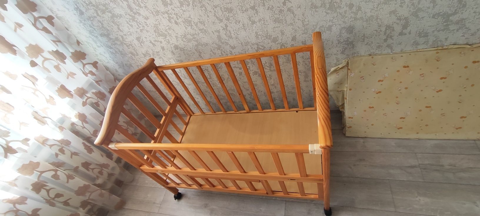 Продам детскую кроватку