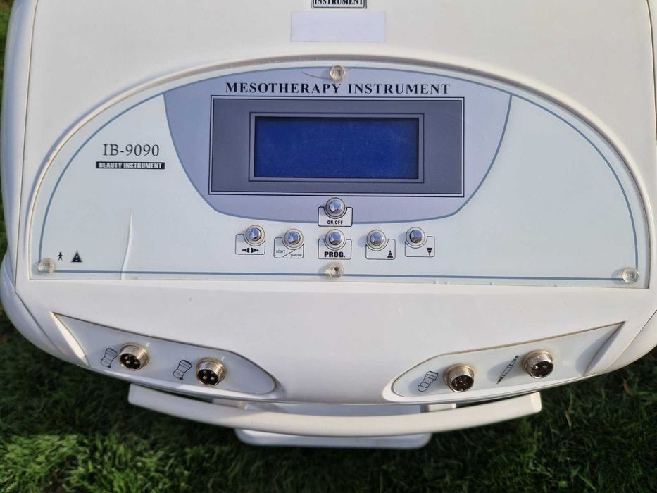 Фризьорки стол, козметична машина.