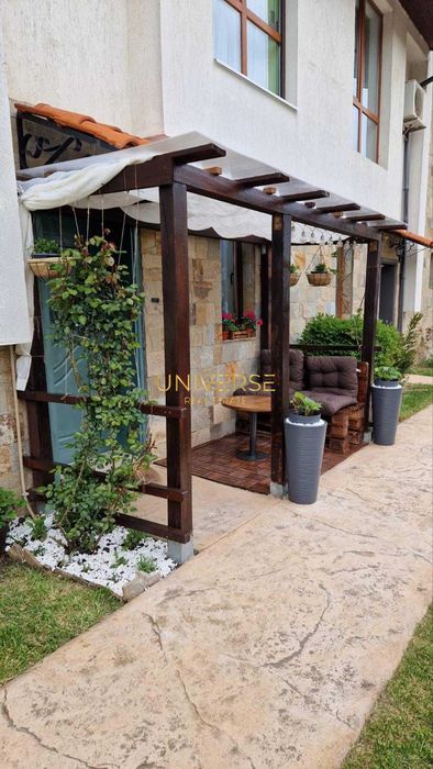 Двуетажна къща с апартамент 2+1 в затворен комплекс в Свети Влас.#5312