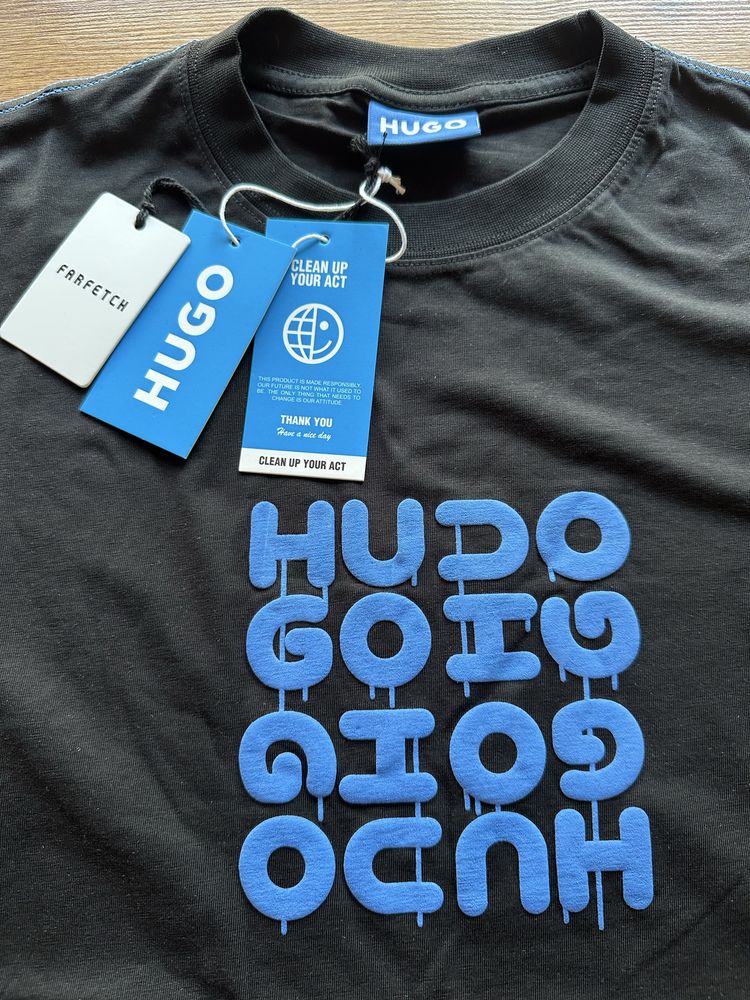 Мъжка,памучна,черна тениска Hugo BOSS със синьо