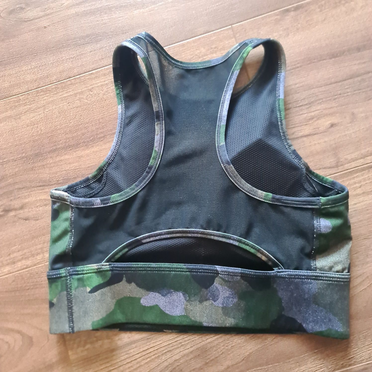 Бюстие Nike Geverything camo  bra