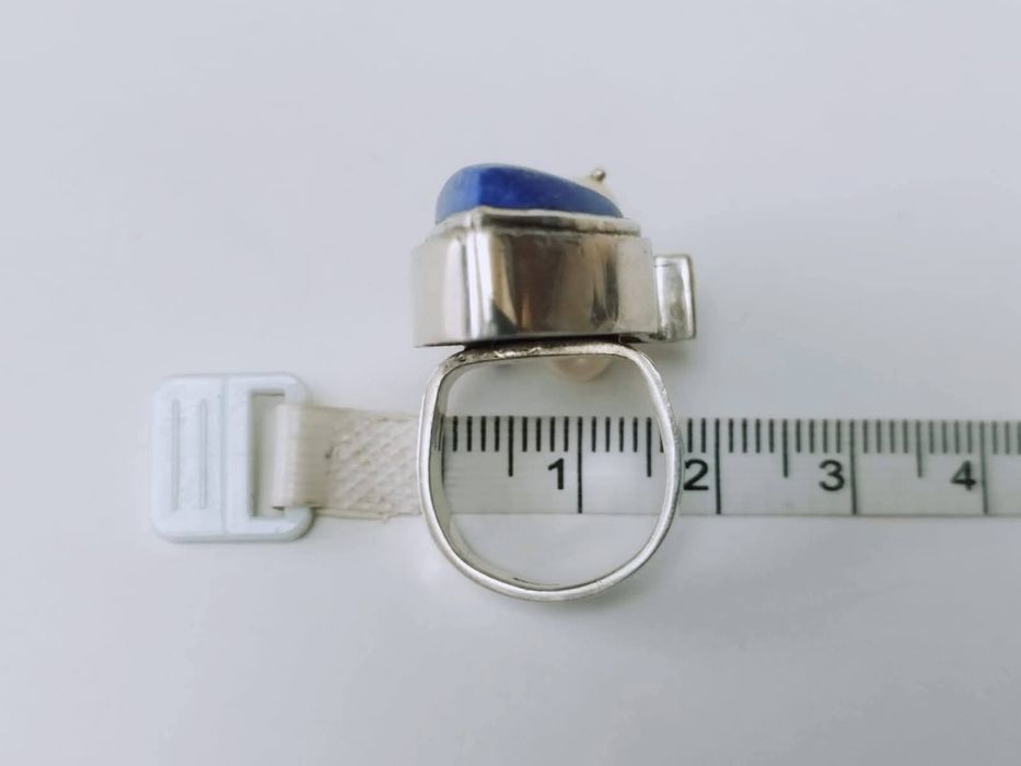 Vechi inel masiv din argint de 925, cu lapis lazuli si doua perle