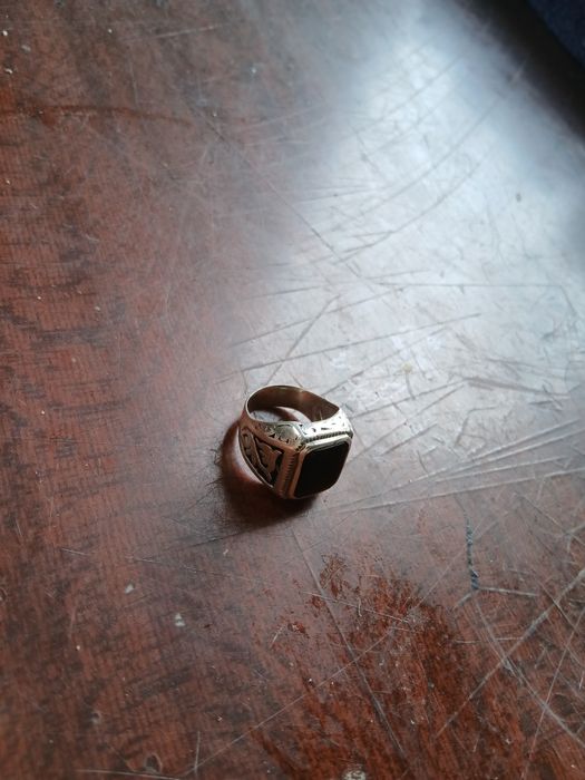 Erkaklar kumush uzigi