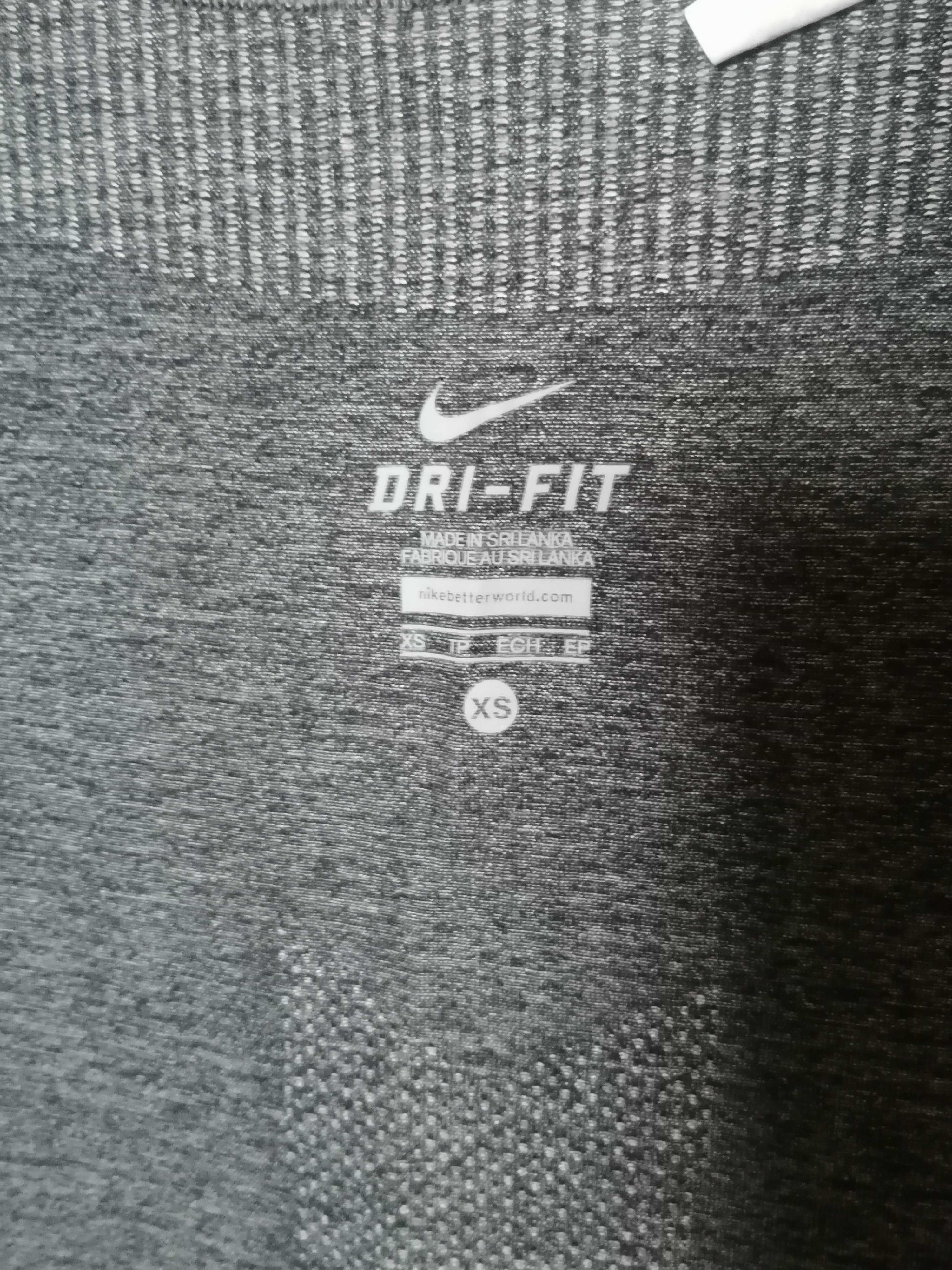 Дамска тениска Nike