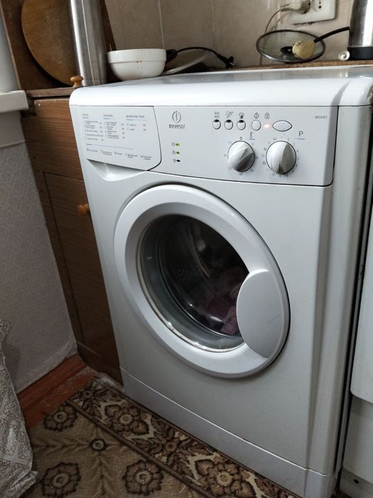 Продам стиральную машину -автомат INDEZIT. Рабочее состояние. Торг.