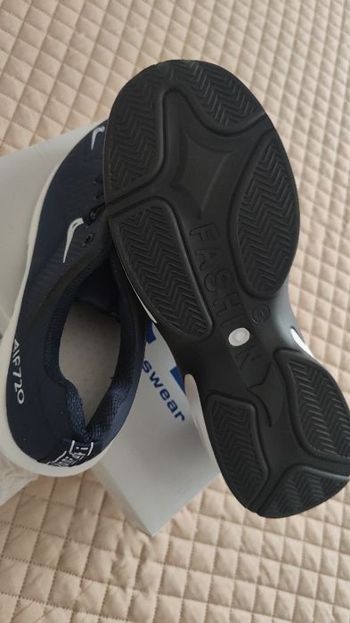 Adidași noi mărimea 41