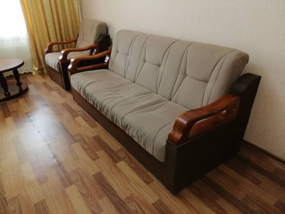 Срочно продаю диван и два кресла