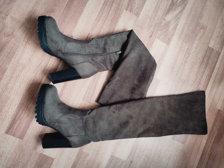 Cizme peste genunchi