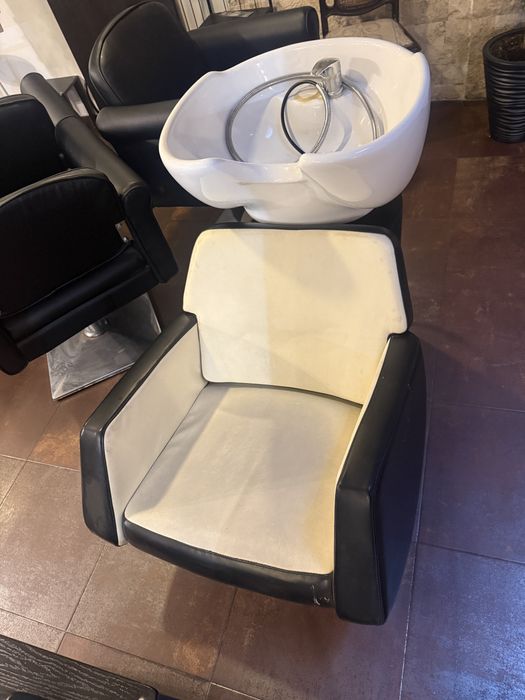 Vand 4 scaune coafor si 2 scafe