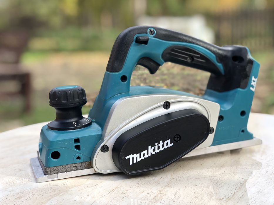 *Vand set scule Makita aproape noi fara acumulatori.