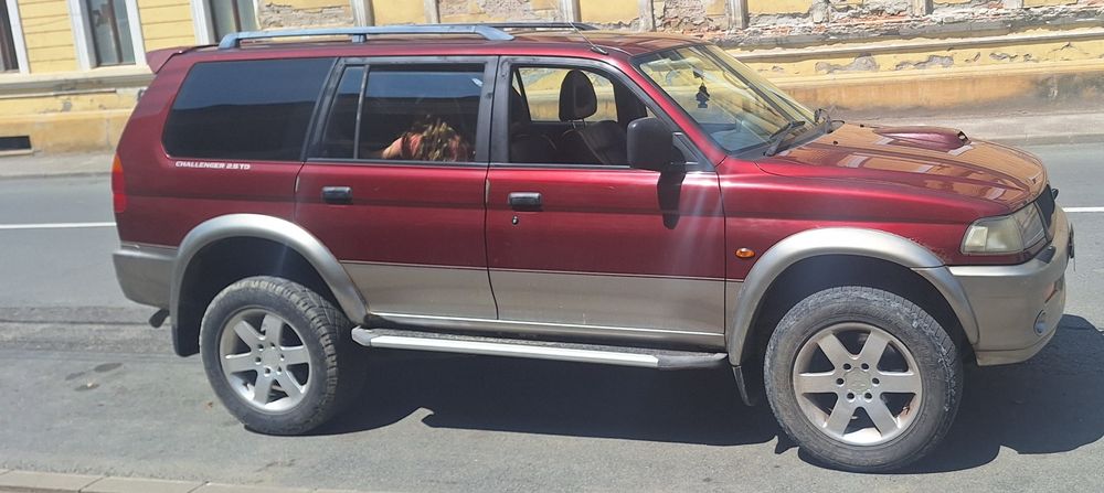 Vand / schimb Pajero Challenger