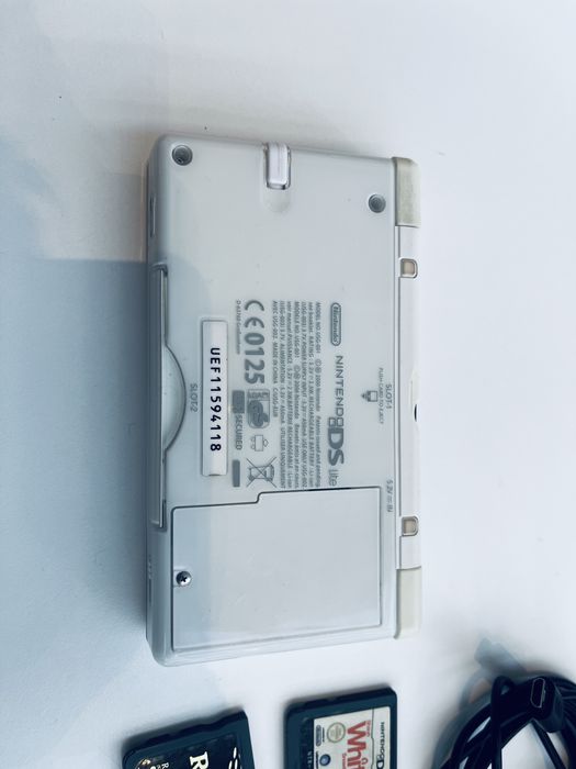 Consola Nintendo DS lite Alb, cu jocuri si accesorii