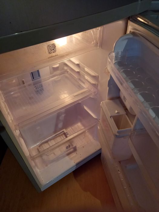 Хладилник Самсунг с горна камера
143 /55 /54Размер
143 /55 /54