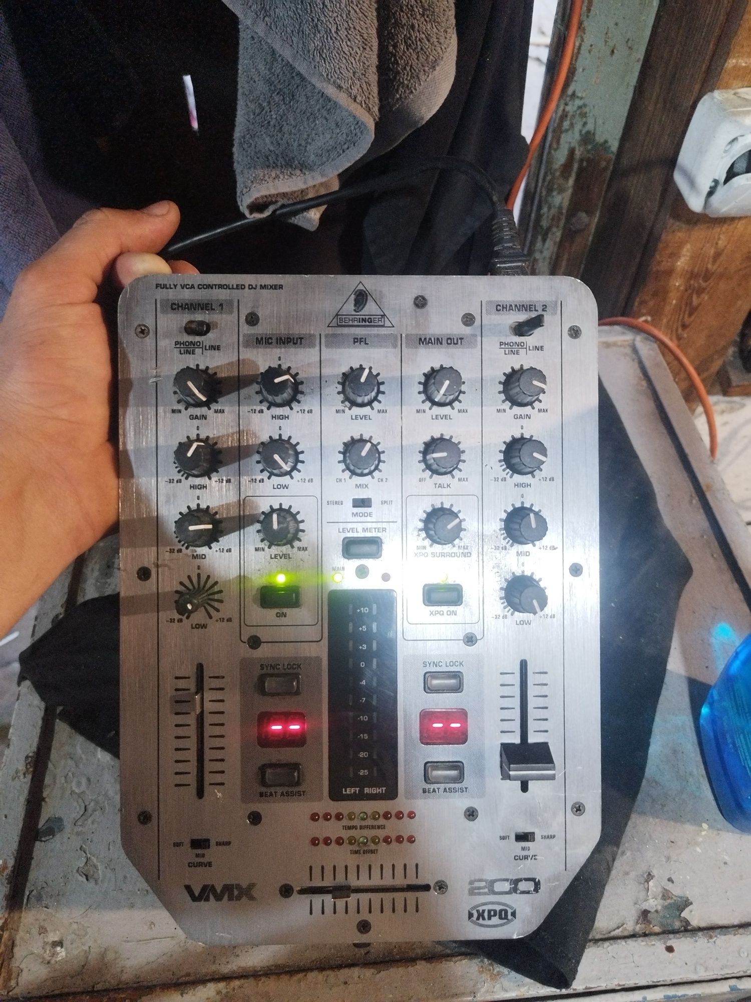 Behringer pro mixer vmx200