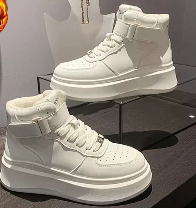 Зимние кроссовки женские