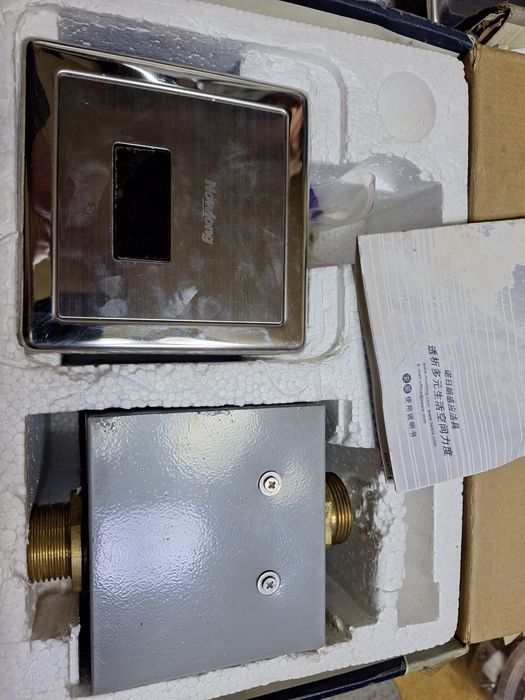 Продам сенсорный слив воды для унитаза и писсуара