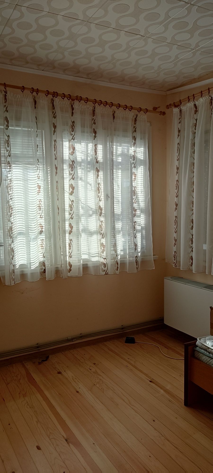 Къща с двор и гараж в град Казанлък